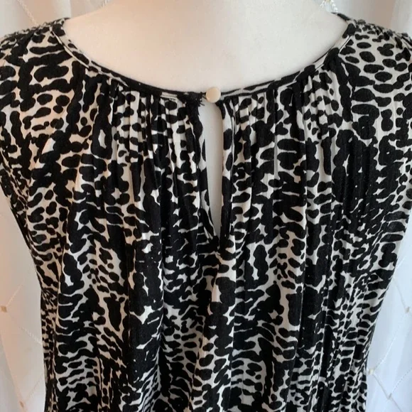 EUC.  Banana Republic peplum top - Picture 3 of 4